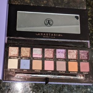Novina Palette Anastasia Beverly Hills. Busted